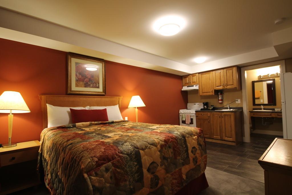 Sahara Suites Osoyoos Kamer foto