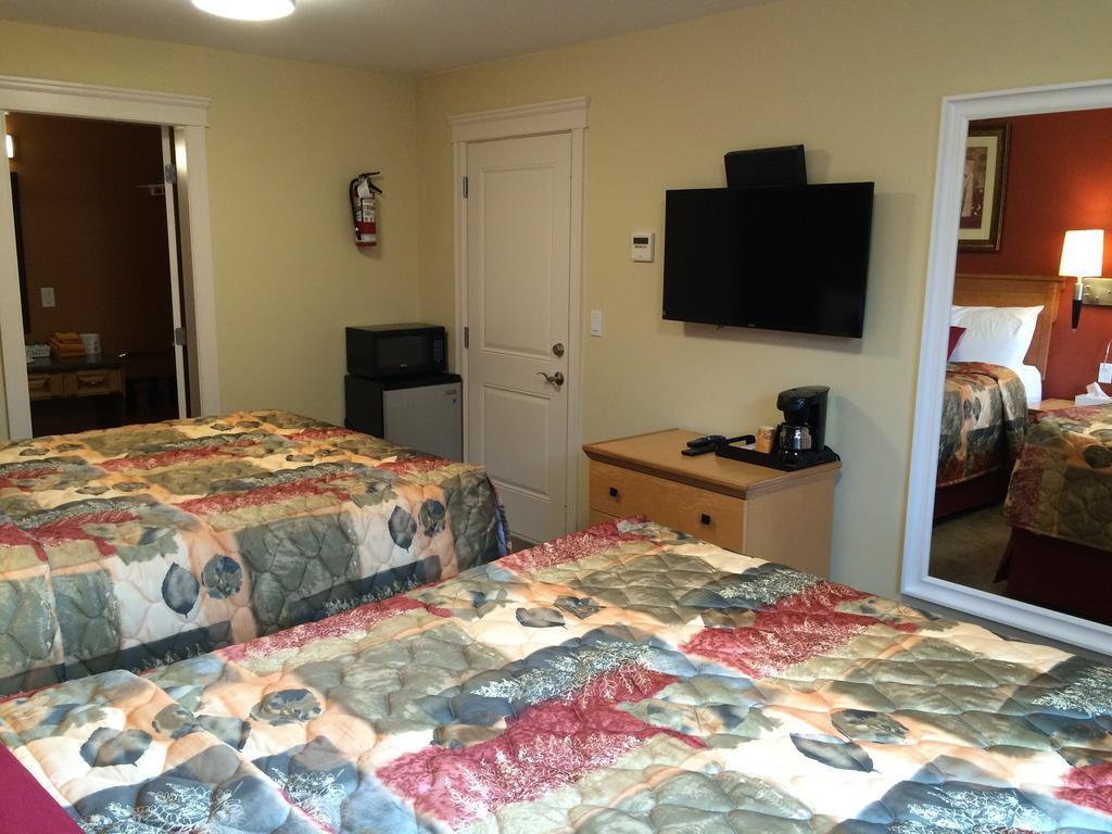 Sahara Suites Osoyoos Buitenkant foto