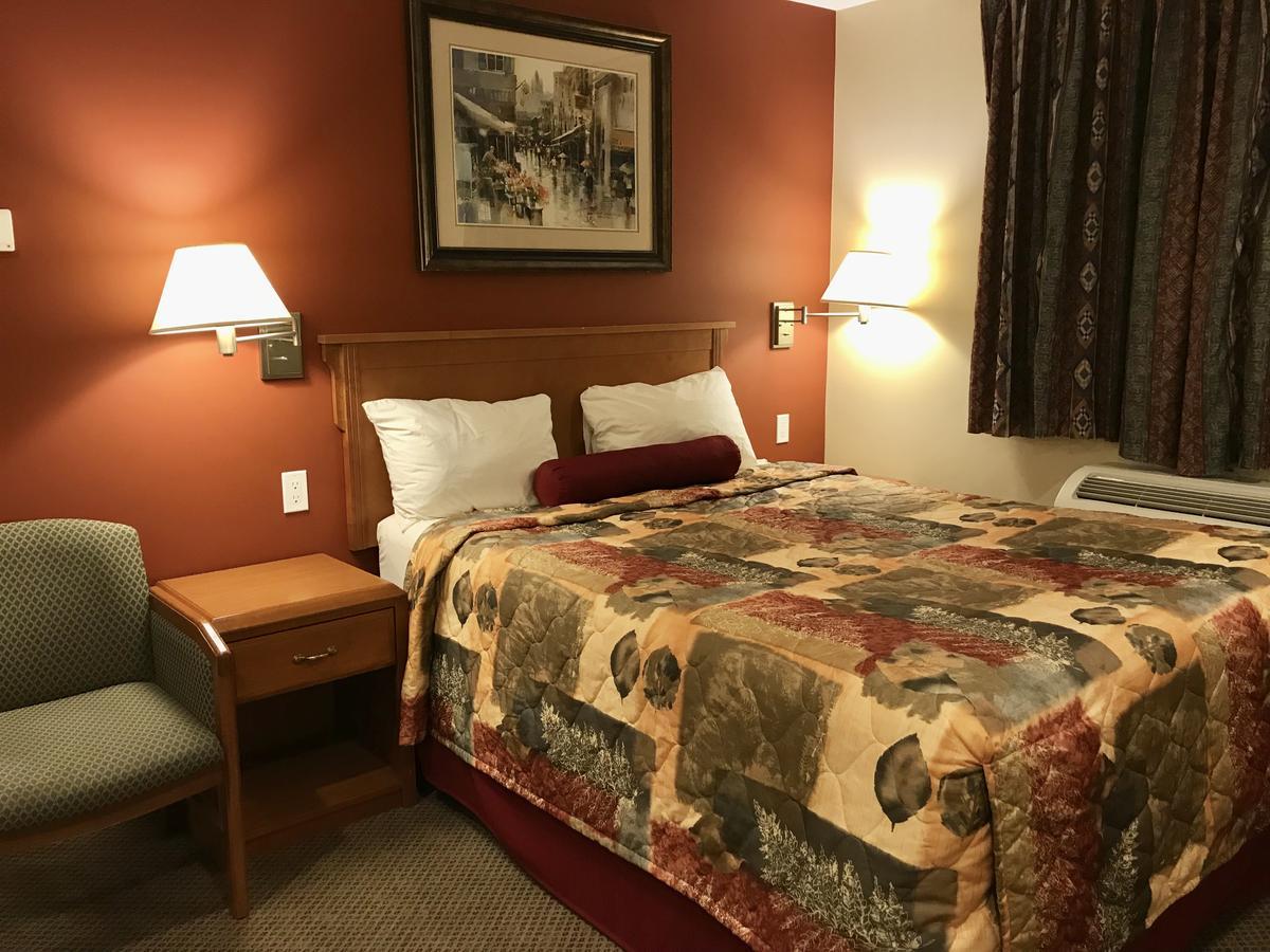 Sahara Suites Osoyoos Buitenkant foto